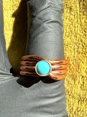 Turquoise stone ring w/ spiral copper band.